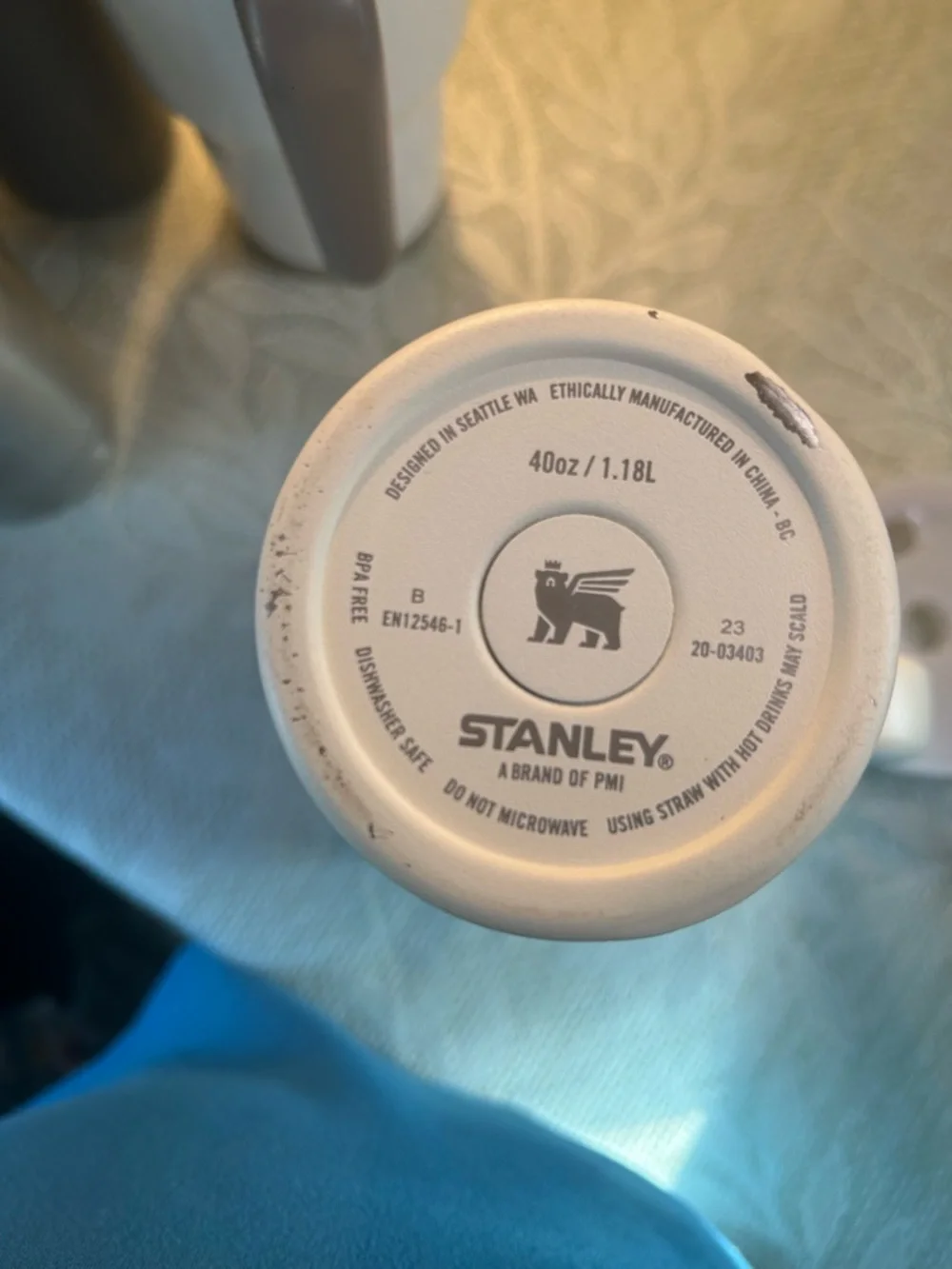 Stanley White Travel Tumbler with Handle - Picture 4 of 5